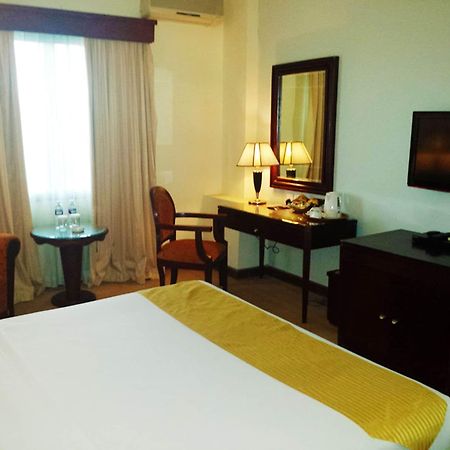Harbourbay Amir Hotel Batam Экстерьер фото