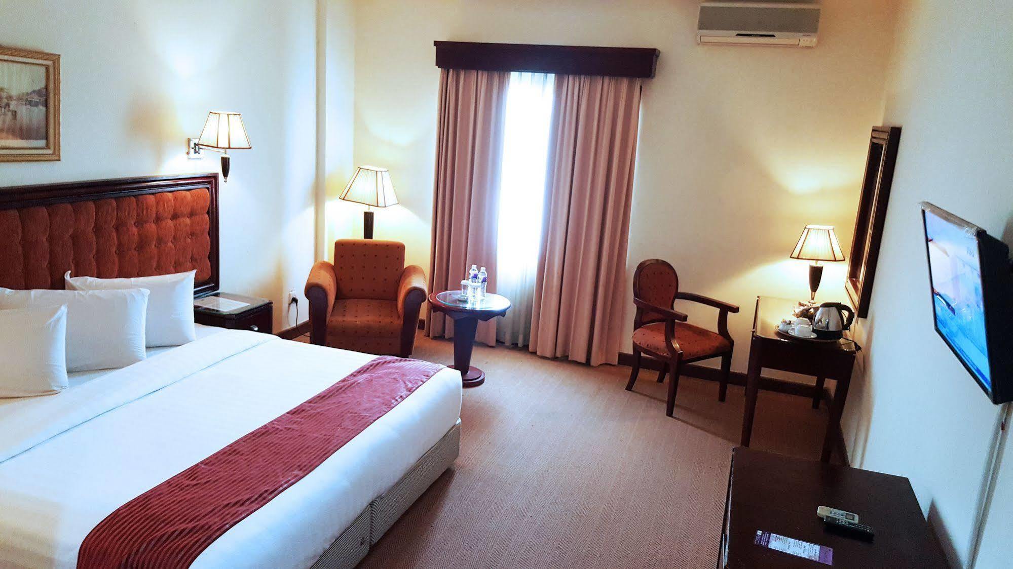 Harbourbay Amir Hotel Batam Экстерьер фото