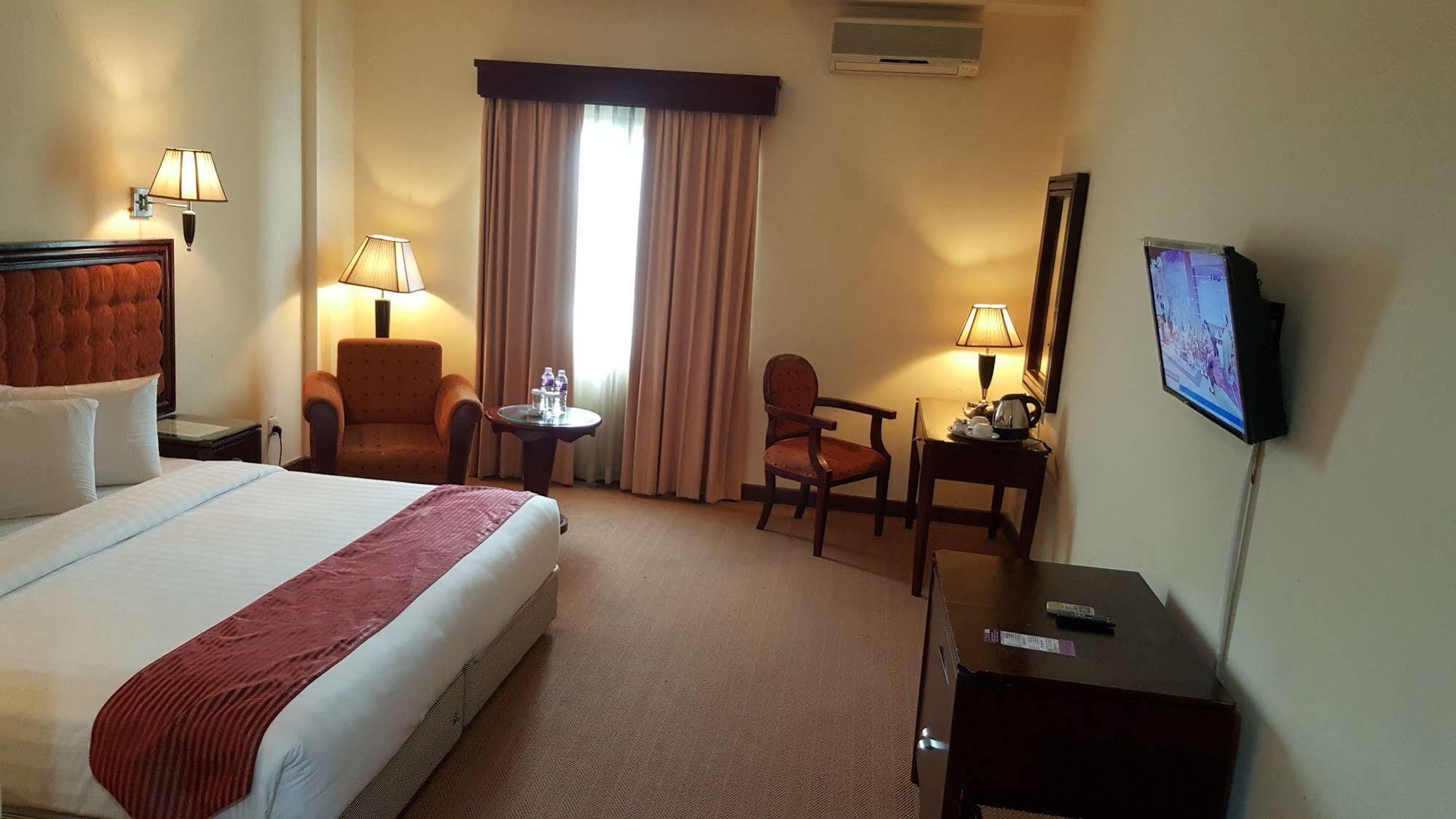 Harbourbay Amir Hotel Batam Экстерьер фото