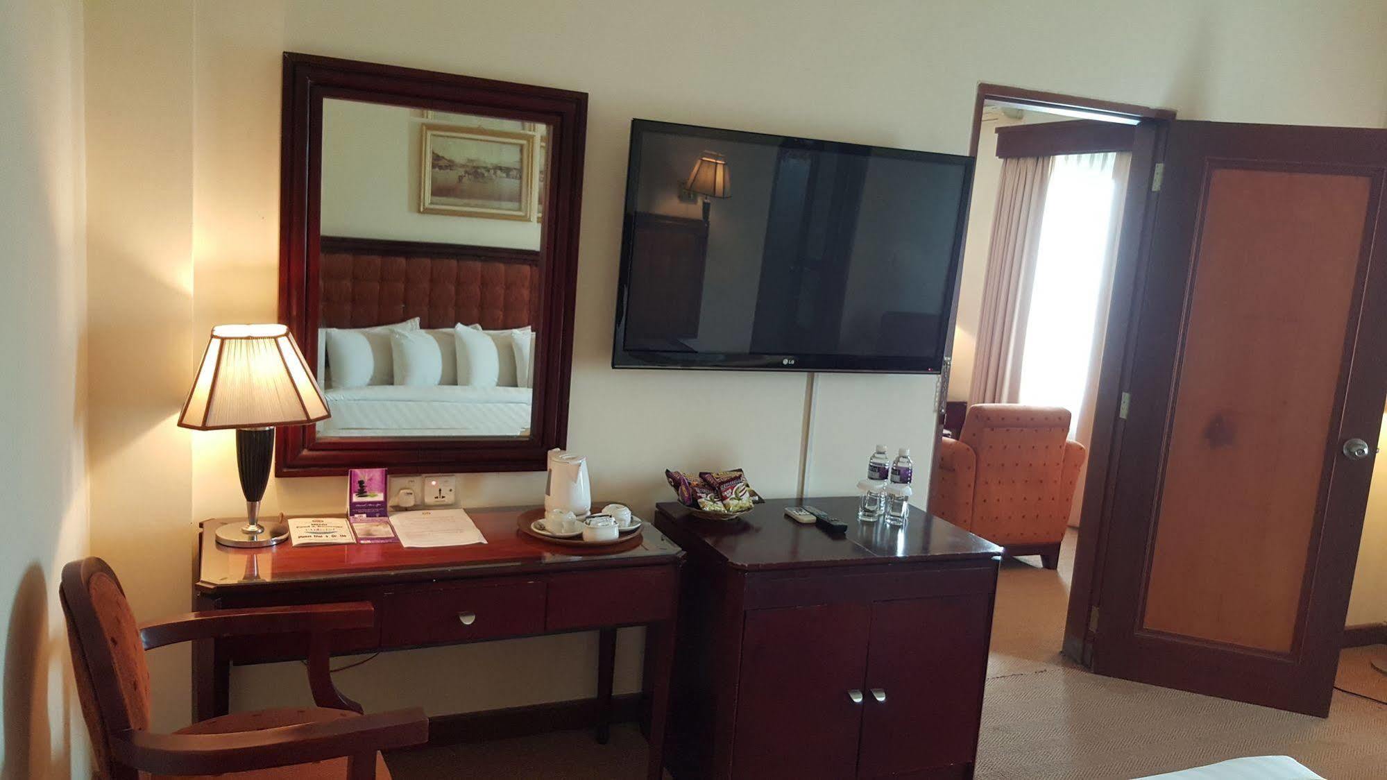 Harbourbay Amir Hotel Batam Экстерьер фото