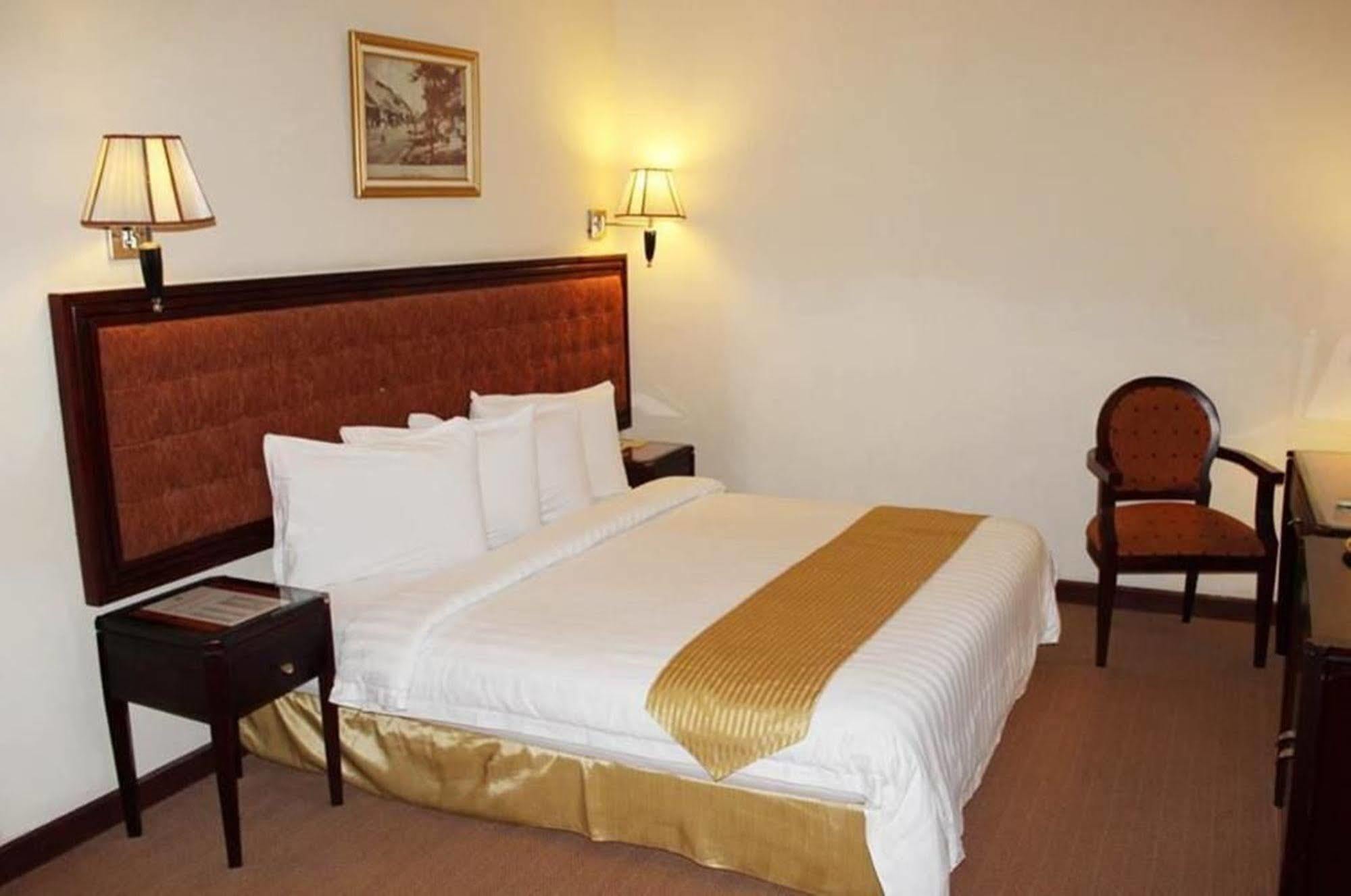 Harbourbay Amir Hotel Batam Экстерьер фото